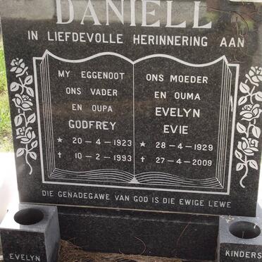 DANIELL Godfrey 1923-1993 &amp; Evelyn Evie 1929-2009
