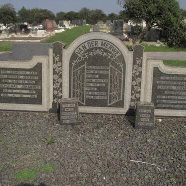 MERWE Nicholaas Johannes, van der 1897-1964 &amp; Carolina Elizabeth OELOFSEN 1898-1972