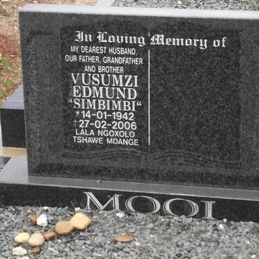 MOOI Vusumzi Edmund 1942-2006