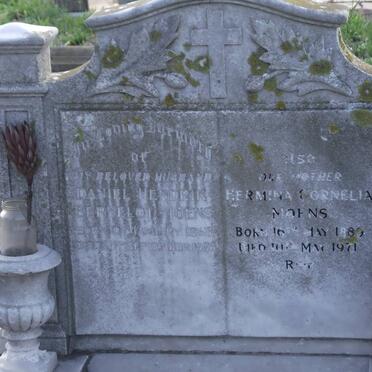 MOENS Daniel Hendrik Bernelot 1868-1935 &amp; Hermina Cornelia 1889-1971