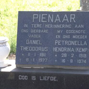 PIENAAR Daniel Theodorus 1911-1977 &amp; Petronella Hendrina KEMP 1919-1974