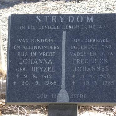 STRYDOM  Frederick Johannes 1900-1985 &amp; Johanna DEYZEL 1912-1986