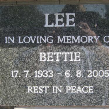 LEE Bettie 1933-2005