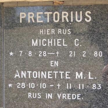 PRETORIUS Michiel C. 1928-1980 :: PRETORIUS Antionette M.L. 1910-1983 1