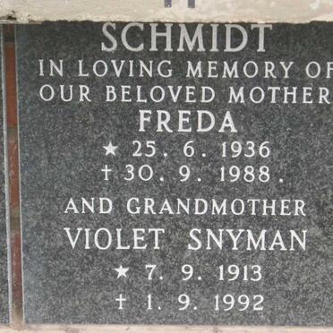 SCHMIDT Freda 1936-1988 :: SNYMAN Violet 1913-1992 