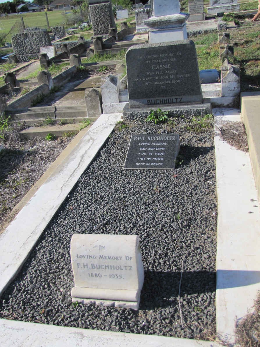 BUCHHOLTZ Grave