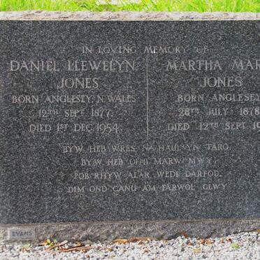 JONES Daniel Llewelyn 1877-1954 &amp; Martha Mary 1878-1962