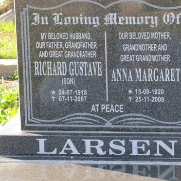 LARSEN Richard Gustave 1918-2007 &amp; Anna Margaret 1920-2008
