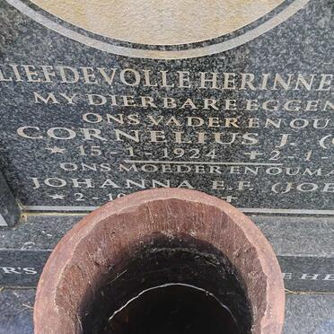 TONDER Cornelius, van 1924-2006 &amp; Johanna E.F.