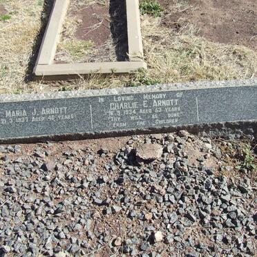 ARNOTT Charlie E. -1934 &amp; Maria J. -1937
