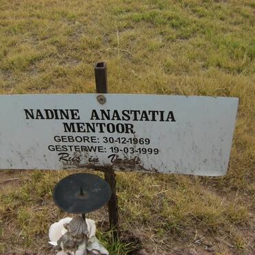 MENTOOR Nadine Anastatia 1969-1999