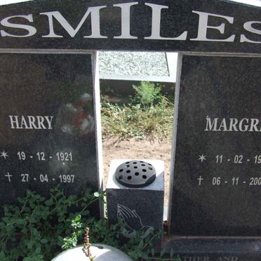 SMILES Harry 1921-1997 &amp; Margret 1932-2005
