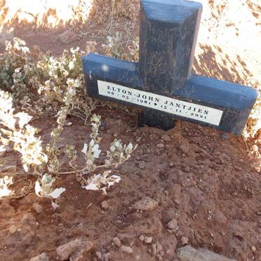 JANTJIES Elton-John 1981-2021