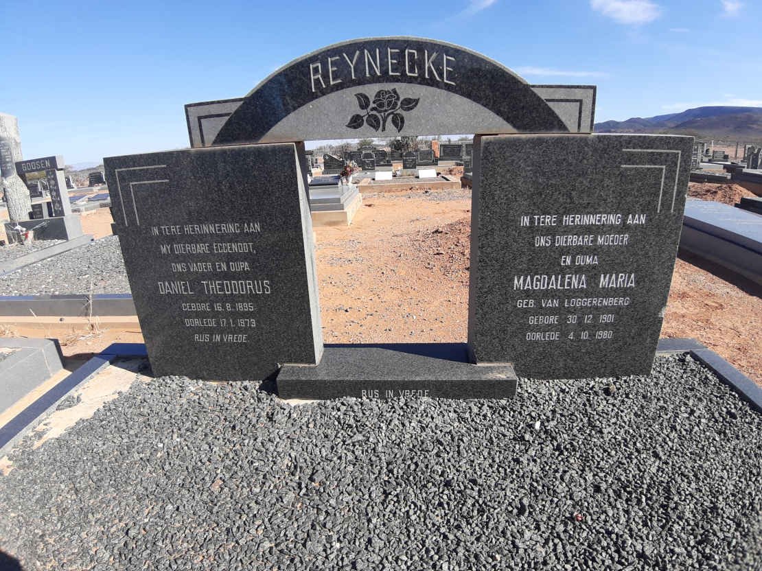 REYNECKE Daniel Theodorus 1885-1973 &amp; Magdalena Maria VAN LOGGERENBERG 1901-1980