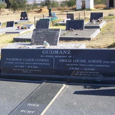 GUDMANZ Waldemar Ulrich Ulfried 1913-1998 &amp; Emilie Louise Alwine LENTZ 1912-2002