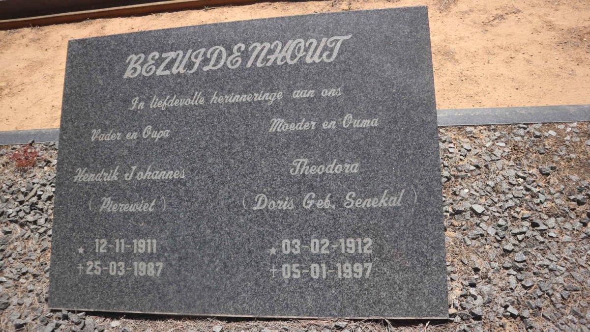 BEZUIDENHOUT Hendrik Johannes 1911-1987 &amp; Theodora SENEKAL 1912-1997