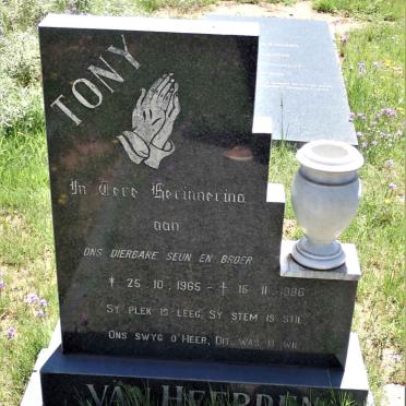HEERDEN Tony, van 1965-1986