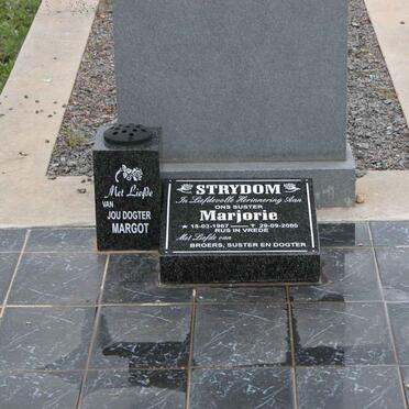 STRYDOM Marjorie 1967-2000