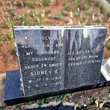BROWN Sidney E. 1913-1974 & Magdalene Lina BEZUIDENHOUT 1916-2003_1 
