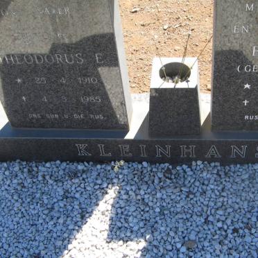 KLEINHANS Theodorus E. 1910-1985 &amp; Elsie J. BARNARD 1914-1971