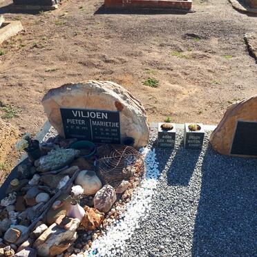 VILJOEN Pieter 1951- &amp; Marietjie 1955-2013