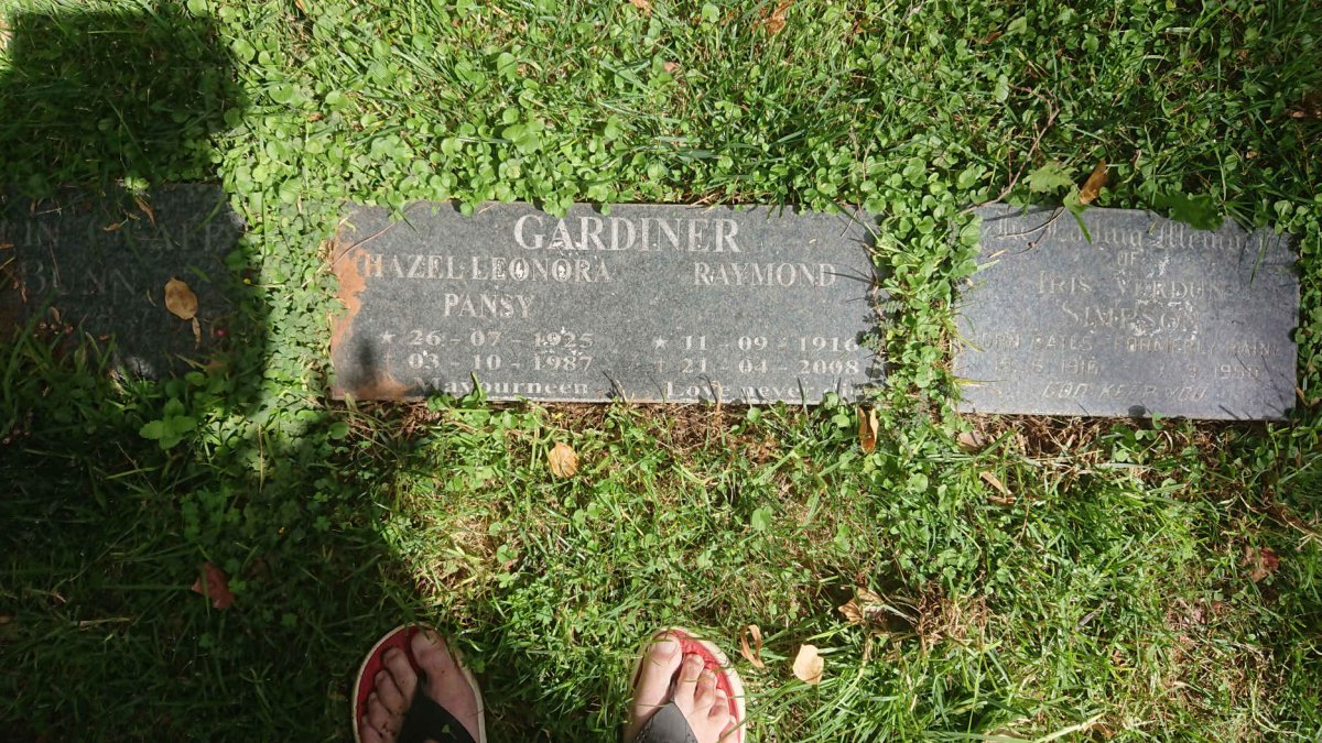 GARDINER Raymond 1916-2008 & Hazel Leonora Pansy 1925-1987