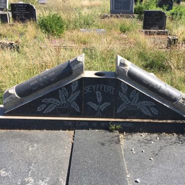 SEYFFERT Adrian Martinus 1909-1967 &amp; Caroline Ann 1910-1969