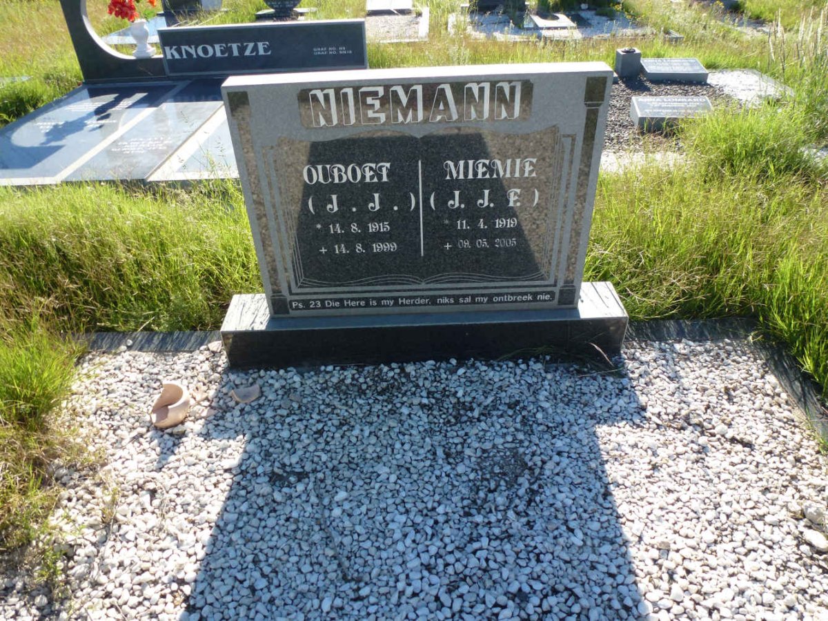 NIEMANN J.J. 1915-1999 & J.J.F. 1919-2005