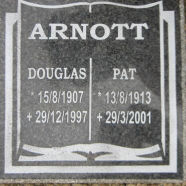 ARNOTT Douglas 1907-1997 &amp; Pat 1913-2001