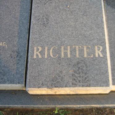 RICHTER Frederik George Gottfried 1923-1966 &amp; Fransina Elizabeth 1921-1998