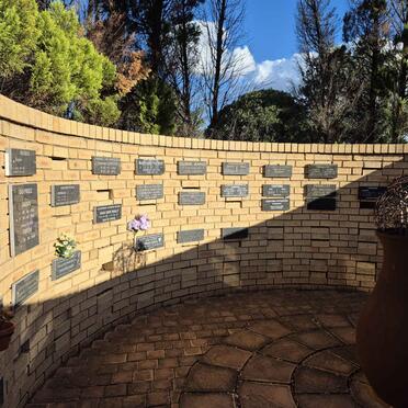 1. Gedenkmuur / Memorial Wall