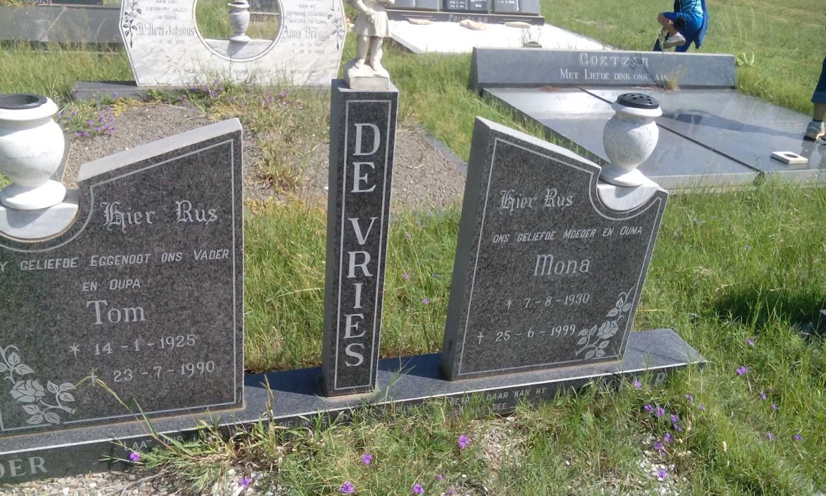 VRIES Tom, de 1925-1990 &amp; Mona 1930-1999