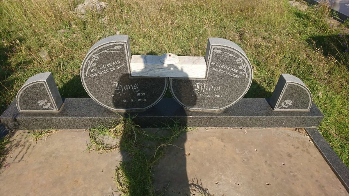 ? Hans 1899-1984 & Miem 1907-