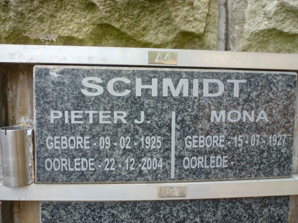 1SCHMIDT Pieter J. 1925-2004 & Mona 1927-