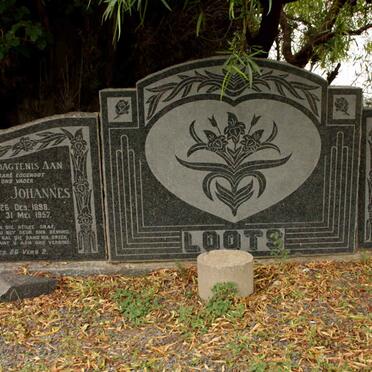 LOOTS Pieter Johannes 1898-1957 &amp; Elsie Catharina V.D. WESTHUIZEN 18?-1984