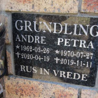GRUNDLING Andre 1962-2020 &amp; Petra 1970-2019