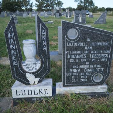 LUDEKE Johannes Frederick 1913-1994 &amp; Anna Charlotte VAN DER WALT 1934-2009