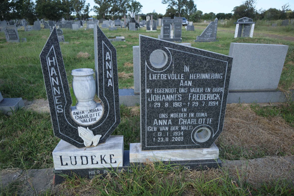 LUDEKE Johannes Frederick 1913-1994 &amp; Anna Charlotte VAN DER WALT 1934-2009