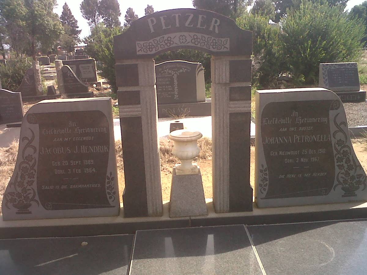 PETZER Jacobus J. HENDRIK 1889-1964 & Johanna Petronella NIEUWOUDT 1910-1967