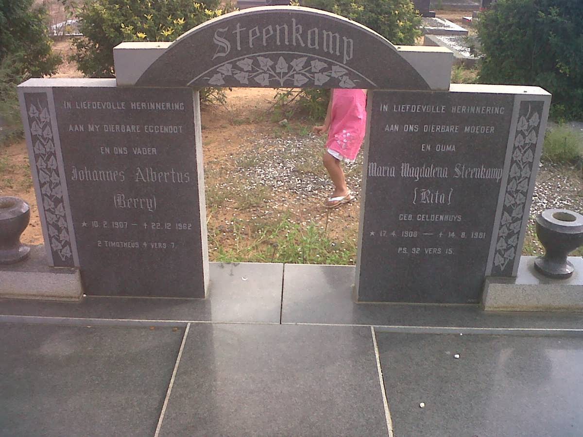 STEENKAMP Johannes Albertus 1907-1962 & Maria Magdalena GELDENHUYS 1908-1981
