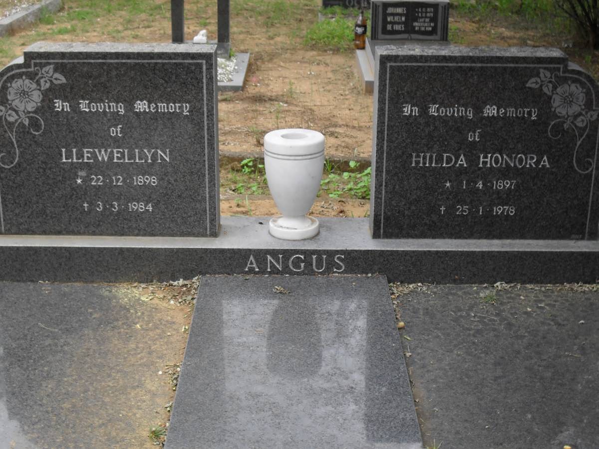 ANGUS Llewellyn 1898-1984 & Hilda Honora 1897-1978