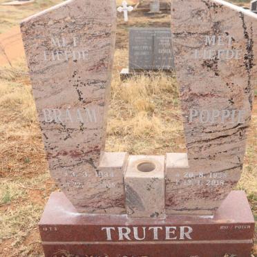 TRUTER Braam 1934-2005 & Poppie 1938-2018