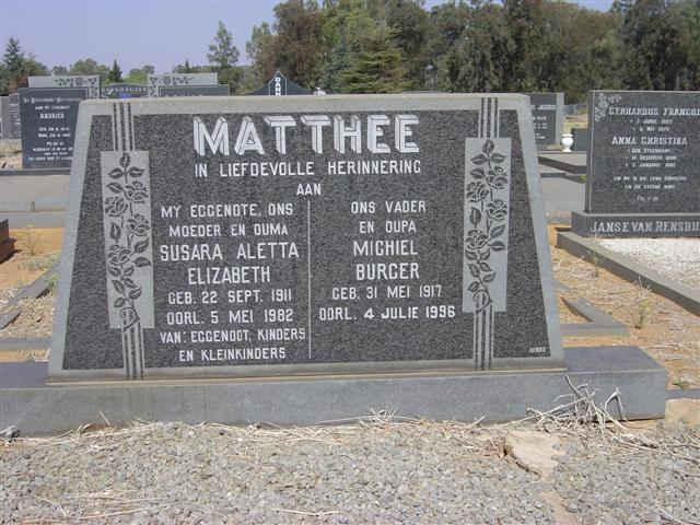 MATTHEE Michiel Burger 1917-1996 & Susara Aletta Elizabeth 1911-1982