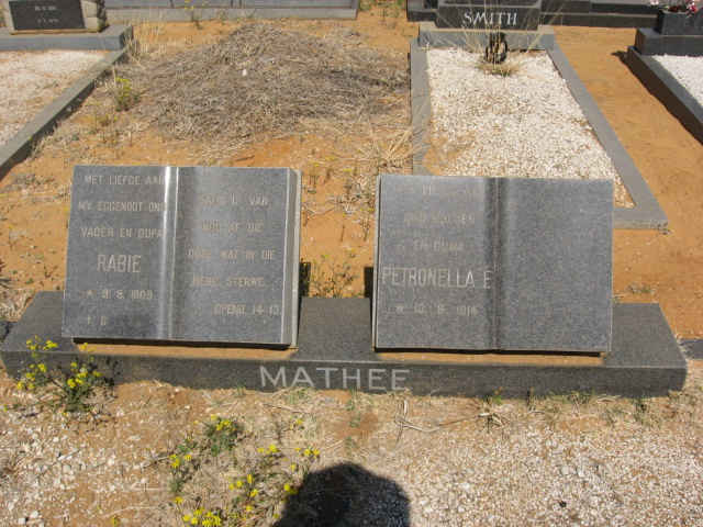 MATHEE Rabie 1909-?? & Petronella E. 1914