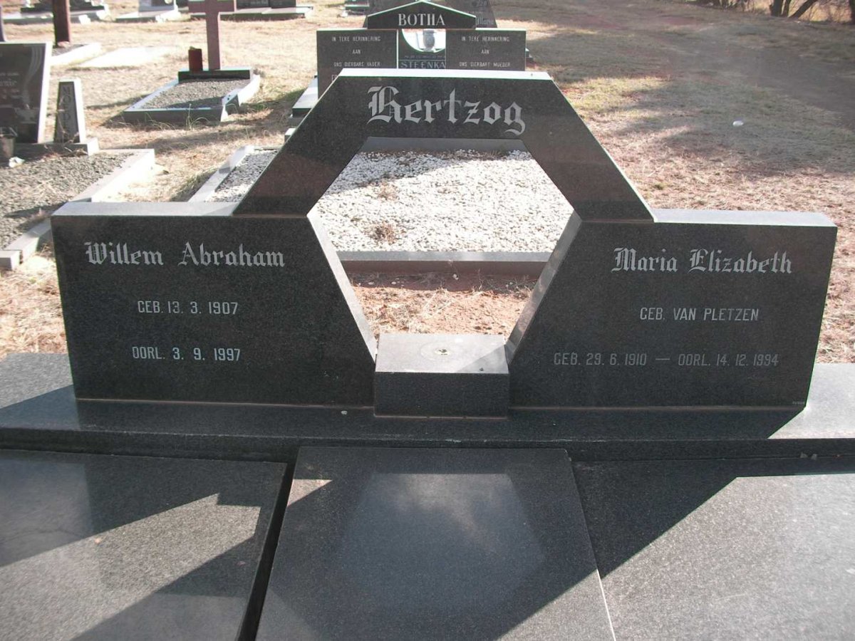 HERTZOG Willem Abraham 1907-1997 & Maria Elizabeth VAN PLETZEN 1910-1994
