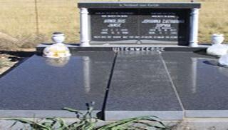 UITENWEERDE Arnoldis Janse 1920-198? &amp; Johanna Catharina Sophia MARAIS 1922-2005