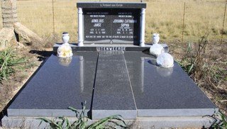 UITENWEERDE Arnoldis Janse 1920-198? &amp; Johanna Catharina Sophia MARAIS 1922-2005