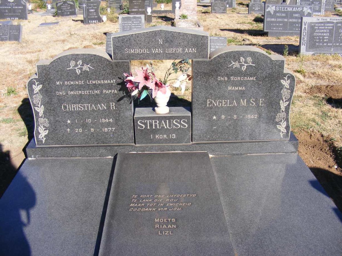 STRAUSS Christiaan R. 1944-1977 & Engela M.S.E. 1942-