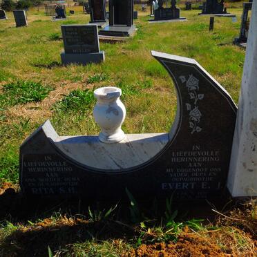 VOGES Evert E.J. 1921-2004 &amp; Rita S.H. 1932-