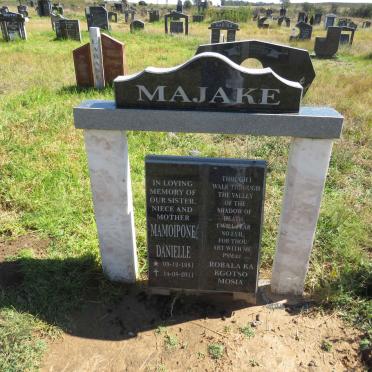 MAJAKE Mamoipone Danielle 1981-2011